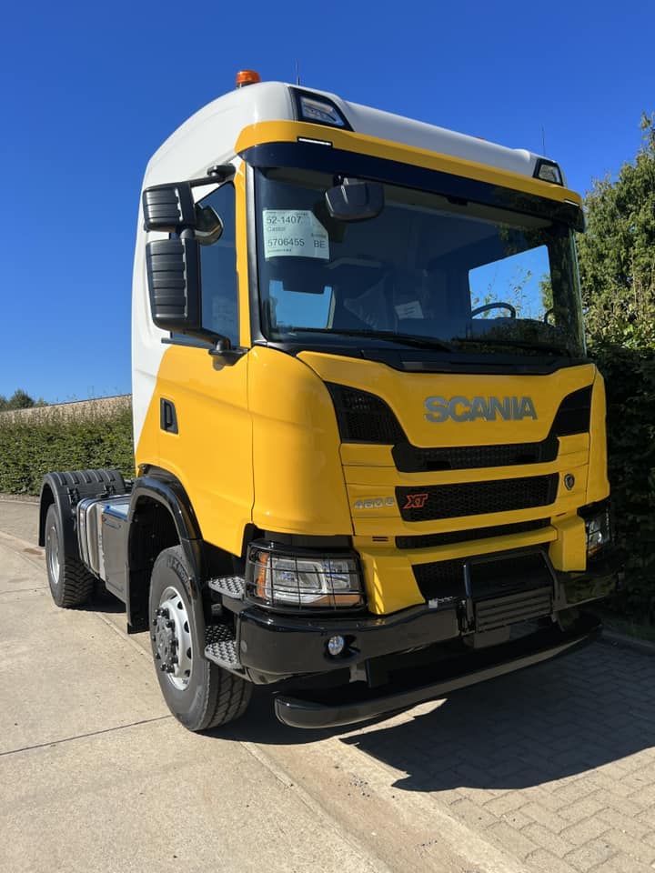 Scania met hydraulische installatie en RVS materiaalkoffer