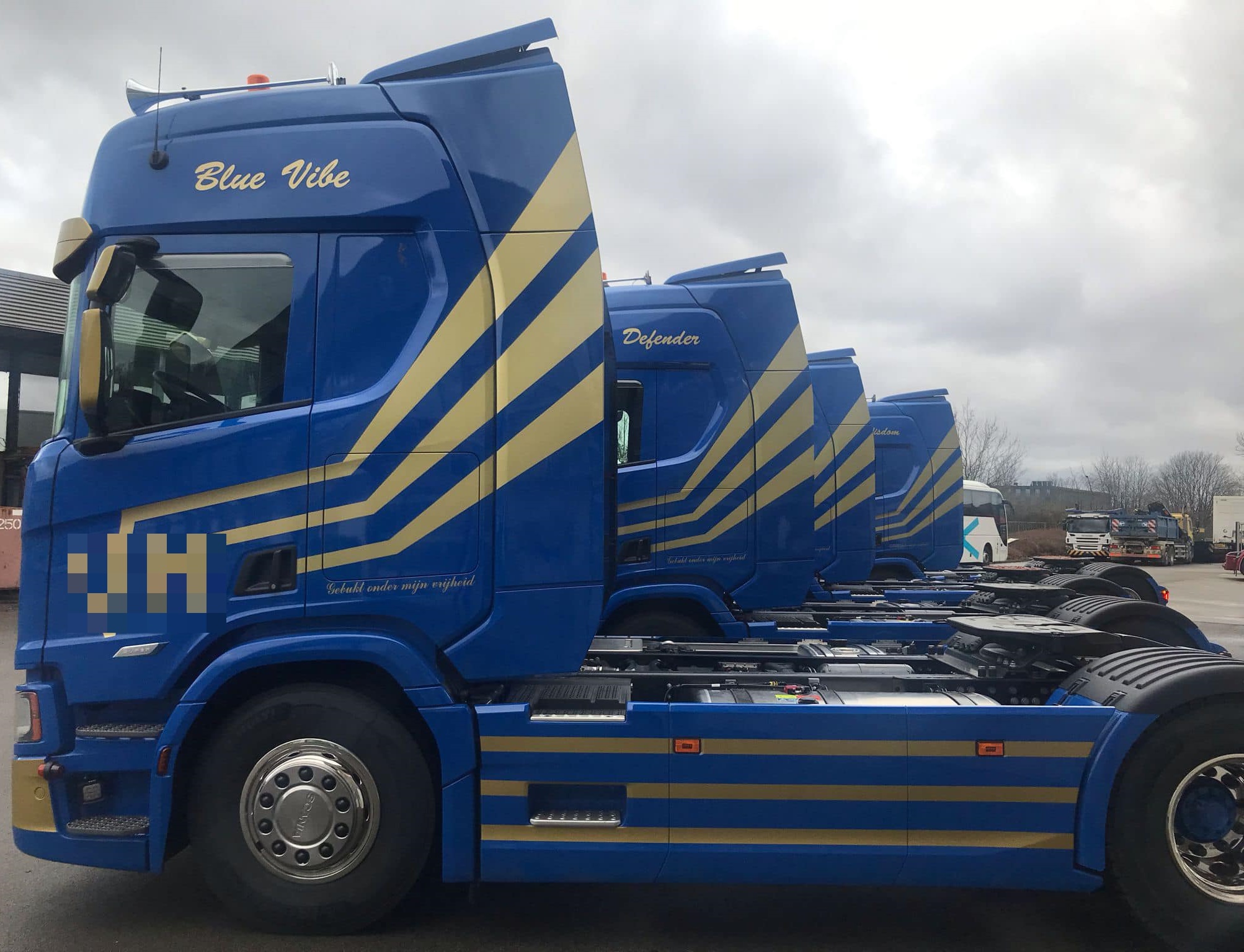 4 nieuwe Scania trekkers voorzien van een hydraulische installatie